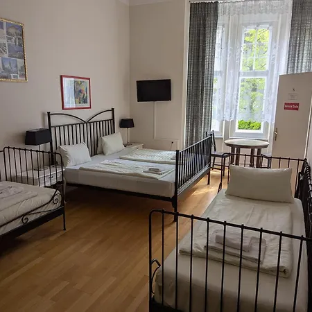 Hotel Pension Waizenegger am Kurfürstendamm-3